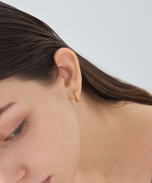 ete（エテ）の「[ONLINE Limited] ツイスト ハグピアス（ピアス（両耳用）・レディース・ピンクゴールド/イエローゴールド/プラチナム・FREE）」の13枚目の写真