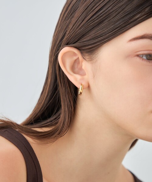 ete（エテ）の「[ONLINE Limited] ツイスト ハグピアス（ピアス（両耳用）・レディース・ピンクゴールド/イエローゴールド/プラチナム・FREE）」の14枚目の写真