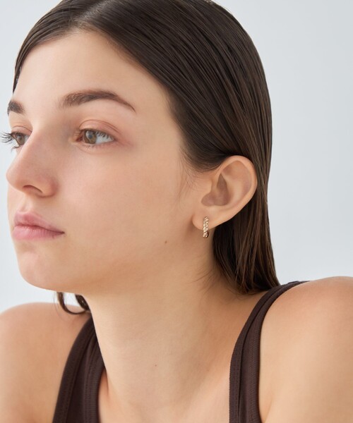 ete（エテ）の「[ONLINE Limited] ツイスト ハグピアス（ピアス（両耳用）・レディース・ピンクゴールド/イエローゴールド/プラチナム・FREE）」の18枚目の写真
