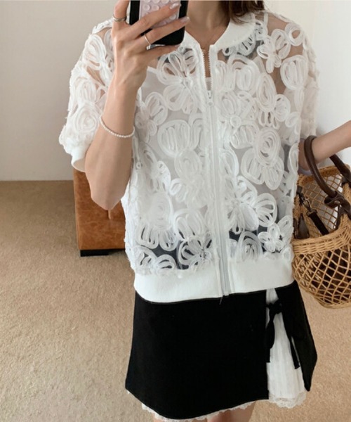 Girly Doll(ガーリードール)の「フラワーシアー半袖ブルゾン(その他アウター・レディース・ホワイト/ブラック・FREE)」の4枚目の写真