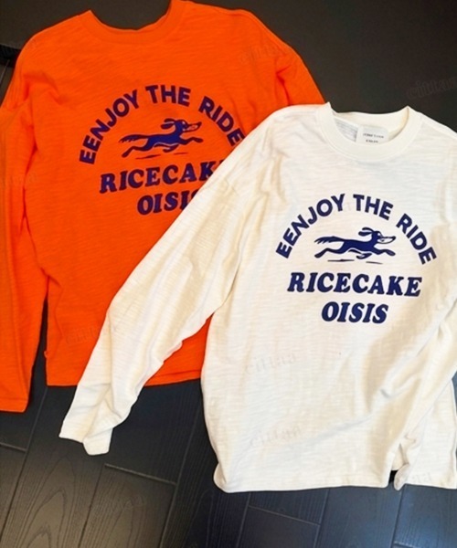 Dalfwin（ダールフィン）の「ENJOY裾フェイクレザーラベル付きフロッキープリント長袖Tシャツ（Tシャツ/カットソー・レディース・ホワイト/オレンジ・FREE）」の4枚目の写真