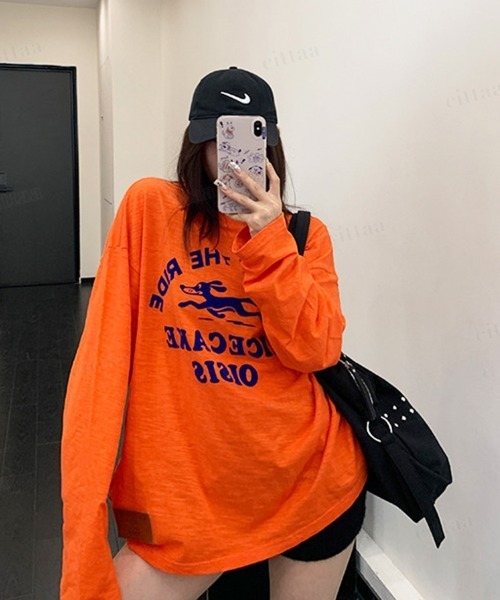 Dalfwin（ダールフィン）の「ENJOY裾フェイクレザーラベル付きフロッキープリント長袖Tシャツ（Tシャツ/カットソー・レディース・ホワイト/オレンジ・FREE）」の12枚目の写真
