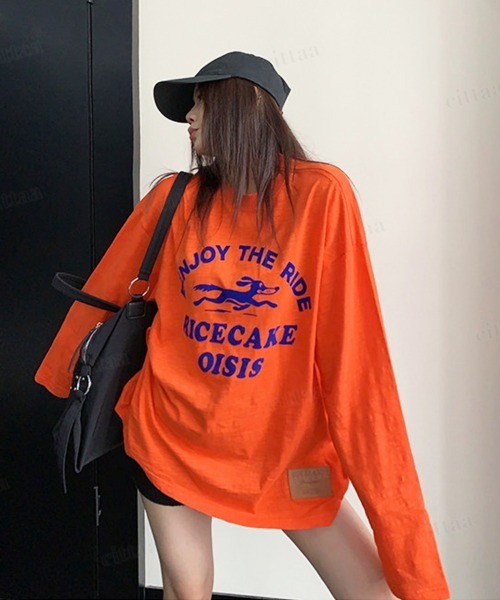 Dalfwin（ダールフィン）の「ENJOY裾フェイクレザーラベル付きフロッキープリント長袖Tシャツ（Tシャツ/カットソー・レディース・ホワイト/オレンジ・FREE）」の11枚目の写真