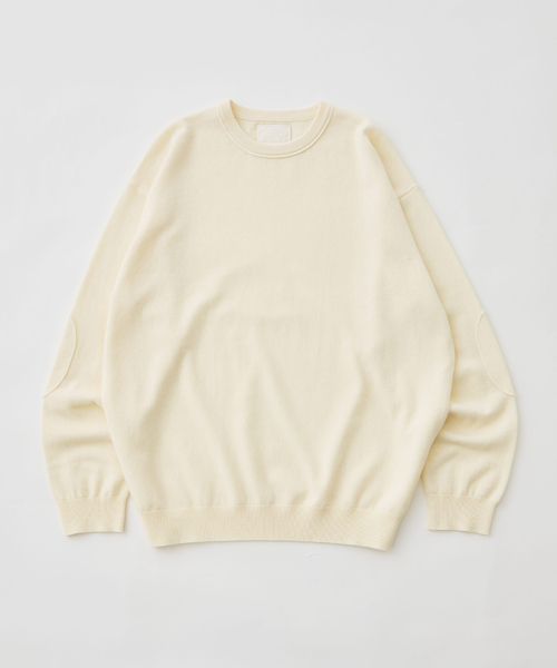 EDIFICE(エディフィス)の「《EDIFICE by PIPPIOLINO》エルボー パッチ クルーネック ニット(ニット/セーター・メンズ・チャコールグレー/ブラウン/ブルー/アイボリー・MEDIUM/LARGE)」の2枚目の写真