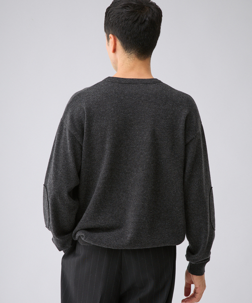EDIFICE(エディフィス)の「《EDIFICE by PIPPIOLINO》エルボー パッチ クルーネック ニット(ニット/セーター・メンズ・チャコールグレー/ブラウン/ブルー/アイボリー・MEDIUM/LARGE)」の11枚目の写真