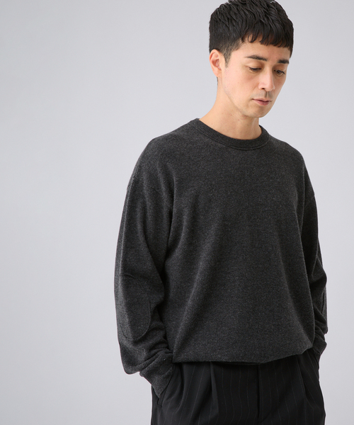 EDIFICE(エディフィス)の「《EDIFICE by PIPPIOLINO》エルボー パッチ クルーネック ニット(ニット/セーター・メンズ・チャコールグレー/ブラウン/ブルー/アイボリー・MEDIUM/LARGE)」の12枚目の写真