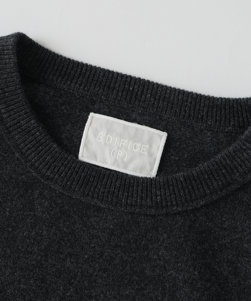 EDIFICE(エディフィス)の「《EDIFICE by PIPPIOLINO》エルボー パッチ クルーネック ニット(ニット/セーター・メンズ・チャコールグレー/ブラウン/ブルー/アイボリー・MEDIUM/LARGE)」の19枚目の写真