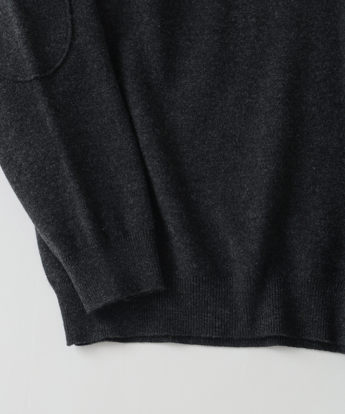 EDIFICE(エディフィス)の「《EDIFICE by PIPPIOLINO》エルボー パッチ クルーネック ニット(ニット/セーター・メンズ・チャコールグレー/ブラウン/ブルー/アイボリー・MEDIUM/LARGE)」の22枚目の写真