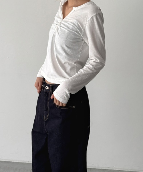 CANAL JEAN(キャナルジーン)の「HARING 胸シャーリングロングTシャツ(Tシャツ/カットソー・レディース・ホワイト/チャコールグレー/ブラウン・ONE SIZE)」の6枚目の写真
