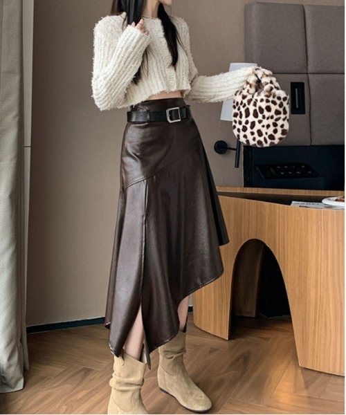 &soiree(アンドソワレ)の「アシンメトリーミドル丈フェイクレザースカート(スカート・レディース・ブラック/ブラウン・LARGE/X-LARGE/SMALL/MEDIUM)」の7枚目の写真