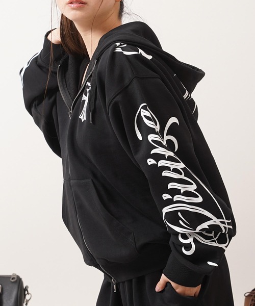 1111clothing(ワンフォークロージング)の「【セットアップ対応】捲縮裏毛 レタリング ZIPパーカー / Crimp French Terry Lettering Zip-Up Hoodie(パーカー・メンズ・ブラック/アッシュ・M/L)」の8枚目の写真