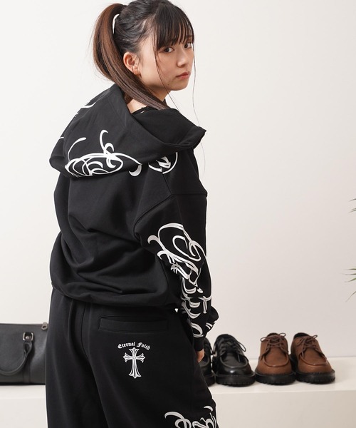 1111clothing(ワンフォークロージング)の「【セットアップ対応】捲縮裏毛 レタリング ZIPパーカー / Crimp French Terry Lettering Zip-Up Hoodie(パーカー・メンズ・ブラック/アッシュ・M/L)」の10枚目の写真