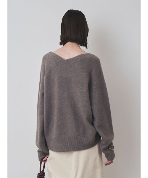 ELENDEEK(エレンディーク)の「FOX WOOL V NECK KT(ニット/セーター・レディース・アイボリー/モカ/ボルドー・FREE)」の19枚目の写真
