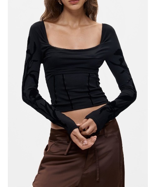 Desigual（デシグアル）の「Square neck ruched crop top / スクエアネックラッシュドクロップトップ（Tシャツ/カットソー・レディース・ブラック・S/M/L/XL/XS）」の4枚目の写真