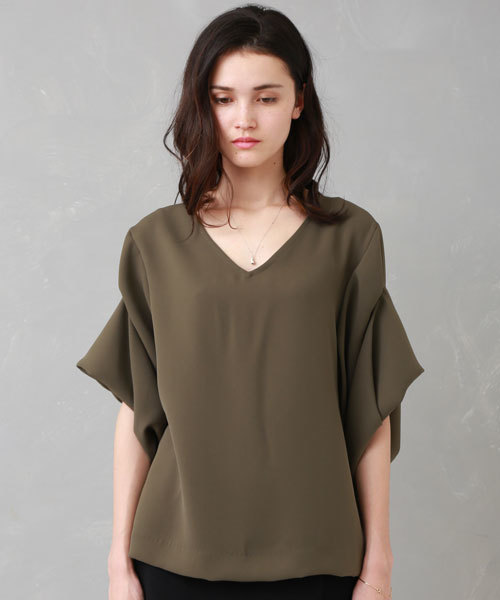 UNITED TOKYO（ユナイテッドトウキョウ）の「デザインスリーブトップ（シャツ/ブラウス・レディース・ブラック/カーキ/ホワイト/ベージュ/ネイビー/オフホワイト/ブラウン・FREE）」の16枚目の写真