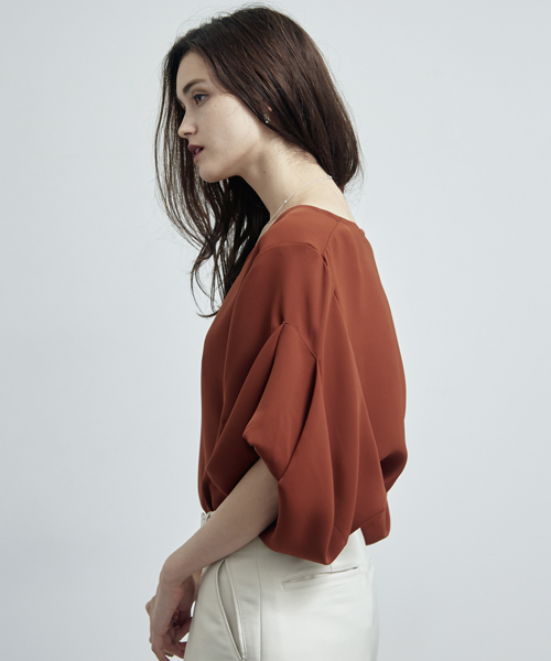 UNITED TOKYO（ユナイテッドトウキョウ）の「デザインスリーブトップ（シャツ/ブラウス・レディース・ブラック/カーキ/ホワイト/ベージュ/ネイビー/オフホワイト/ブラウン・FREE）」の19枚目の写真