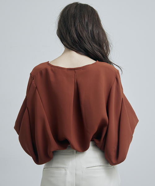 UNITED TOKYO（ユナイテッドトウキョウ）の「デザインスリーブトップ（シャツ/ブラウス・レディース・ブラック/カーキ/ホワイト/ベージュ/ネイビー/オフホワイト/ブラウン・FREE）」の20枚目の写真