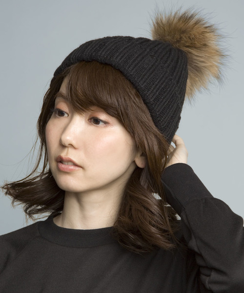 PLAIN CLOTHING（プレーンクロージング）の「リアルファーポンポンニットキャップ【PLAIN CLOTHING】（ニットキャップ/ビーニー・レディース・ベージュ/ネイビー/ホワイト/ボルドー/グレー/ブラック/アイボリー・FREE）」の4枚目の写真