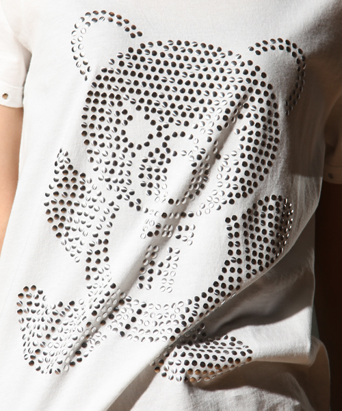 HYSTERIC GLAMOUR（ヒステリックグラマー）の「HYSTERIC BEAR ホットフィットスタッズ付ビッグT-SH（Tシャツ/カットソー・レディース・ホワイト/ブラック・FREE）」の7枚目の写真