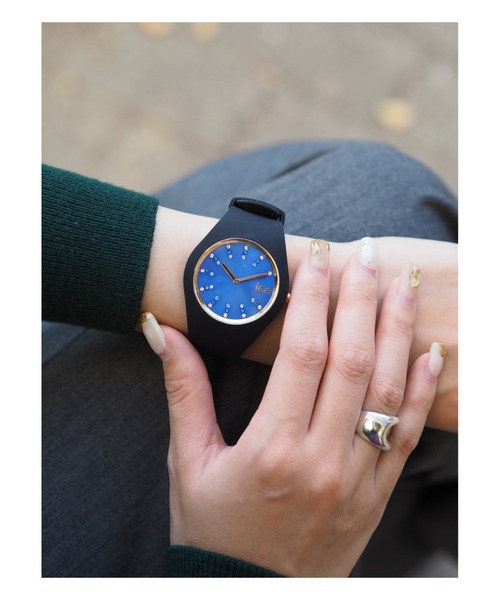 ICE WATCH（アイスウォッチ）の「「Ice-Watch アイスウォッチ」ICE cosmos アイスコスモ（アナログ腕時計・レディース・ブラック×ブルー/ホワイト系その他/ブラック/ホワイト×ホワイト/ピンク/ホワイト系その他2/ネイビー/ブラック系その他2/ブラック系その他/ブラック×レッド/オレンジ系/ホワイト系その他3・SMALL/MEDIUM）」の7枚目の写真