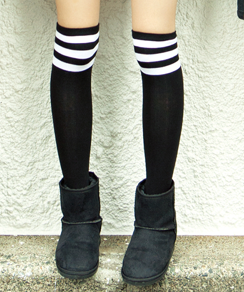 WEGO（ウィゴー）の「WEGO/ラインニーハイソックス（ソックス/靴下・レディース・ホワイト/ブラック・FREE）」の2枚目の写真