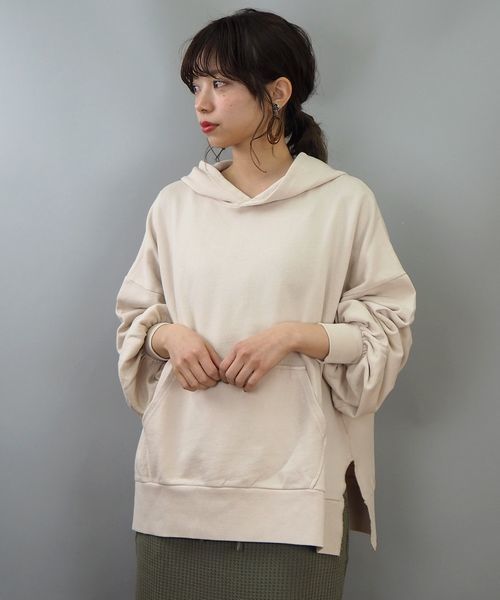 tiptop(ティップトップ)の「ピグメント加工裾スリット入りワイドパーカー(パーカー・レディース・ブラック/ベージュ/イエロー/ラベンダー/グレイッシュベージュ・FREE)」の3枚目の写真