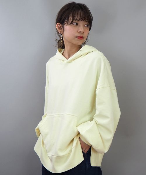 tiptop(ティップトップ)の「ピグメント加工裾スリット入りワイドパーカー(パーカー・レディース・ブラック/ベージュ/イエロー/ラベンダー/グレイッシュベージュ・FREE)」の1枚目の写真