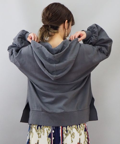 tiptop(ティップトップ)の「ピグメント加工裾スリット入りワイドパーカー(パーカー・レディース・ブラック/ベージュ/イエロー/ラベンダー/グレイッシュベージュ・FREE)」の15枚目の写真