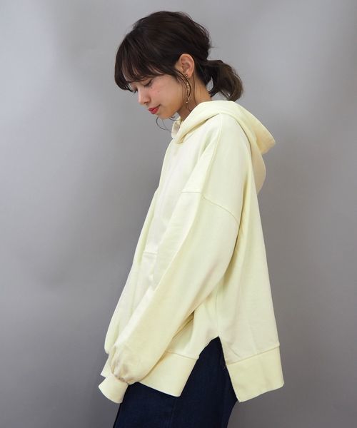 tiptop(ティップトップ)の「ピグメント加工裾スリット入りワイドパーカー(パーカー・レディース・ブラック/ベージュ/イエロー/ラベンダー/グレイッシュベージュ・FREE)」の16枚目の写真