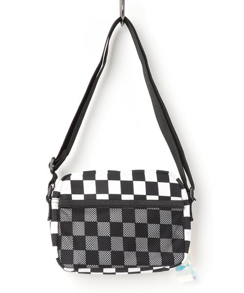 WEGO(ウィゴー)の「WEGO/チャーム付きミニショルダーバッグ(ショルダーバッグ・レディース・ホワイト/ブラック/パープル/ピンク/シルバー/イエロー/オレンジ/ブルー/その他1/ブラック系その他/ライトパープル/ライトピンク・FREE)」の14枚目の写真