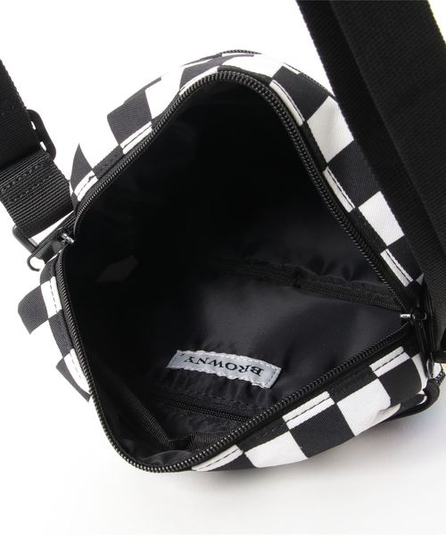 WEGO(ウィゴー)の「WEGO/チャーム付きミニショルダーバッグ(ショルダーバッグ・レディース・ホワイト/ブラック/パープル/ピンク/シルバー/イエロー/オレンジ/ブルー/その他1/ブラック系その他/ライトパープル/ライトピンク・FREE)」の16枚目の写真