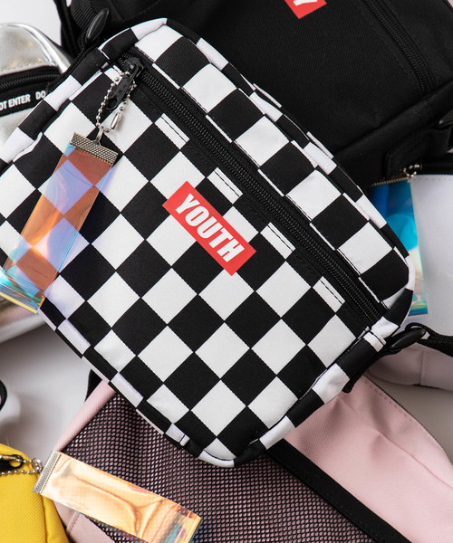 WEGO(ウィゴー)の「WEGO/チャーム付きミニショルダーバッグ(ショルダーバッグ・レディース・ホワイト/ブラック/パープル/ピンク/シルバー/イエロー/オレンジ/ブルー/その他1/ブラック系その他/ライトパープル/ライトピンク・FREE)」の12枚目の写真