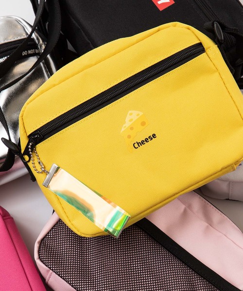 WEGO(ウィゴー)の「WEGO/チャーム付きミニショルダーバッグ(ショルダーバッグ・レディース・ホワイト/ブラック/パープル/ピンク/シルバー/イエロー/オレンジ/ブルー/その他1/ブラック系その他/ライトパープル/ライトピンク・FREE)」の7枚目の写真