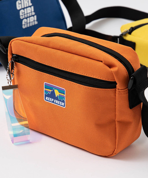 WEGO(ウィゴー)の「WEGO/チャーム付きミニショルダーバッグ(ショルダーバッグ・レディース・ホワイト/ブラック/パープル/ピンク/シルバー/イエロー/オレンジ/ブルー/その他1/ブラック系その他/ライトパープル/ライトピンク・FREE)」の10枚目の写真