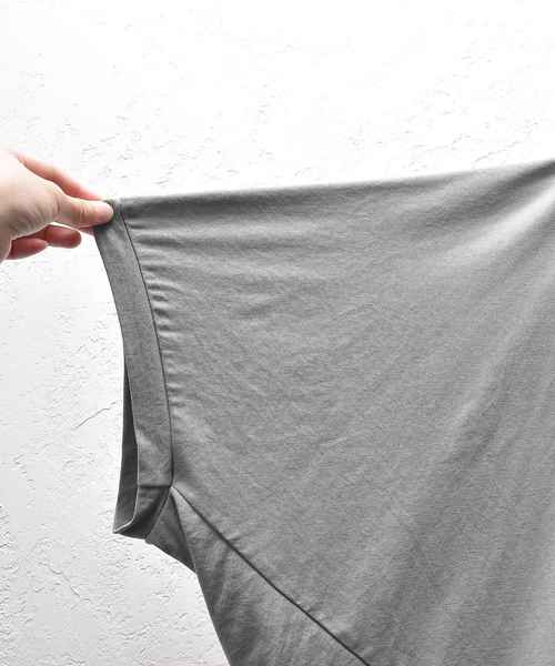 MinoriTY(マイノリティ)の「ドルマンワードドレープTシャツ(Tシャツ/カットソー・メンズ・ホワイト/ブラック/グレー/テラコッタ・FREE)」の8枚目の写真