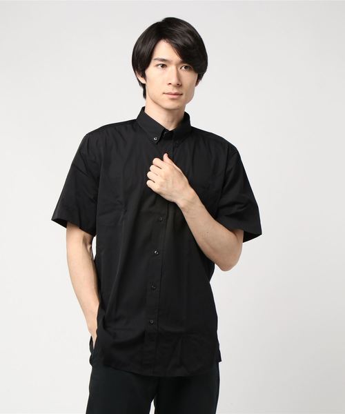 HUGO(ヒューゴ)の「メンズ リラックスフィット ショートスリーブ ボタンダウン シャツ(シャツ/ブラウス・メンズ・ホワイト/ブラック・L/M/S/XL/XXL/XS)」の2枚目の写真