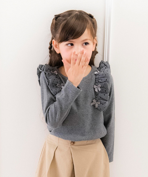 Catherine Cottage（キャサリンコテージ）の「肩フリルリブカットソー（Tシャツ/カットソー・キッズ・アイボリー/ピンク/ライラック/レッド/グレー/ネイビー/ブラック/グリーン・110/120/130/140/100/150）」の3枚目の写真