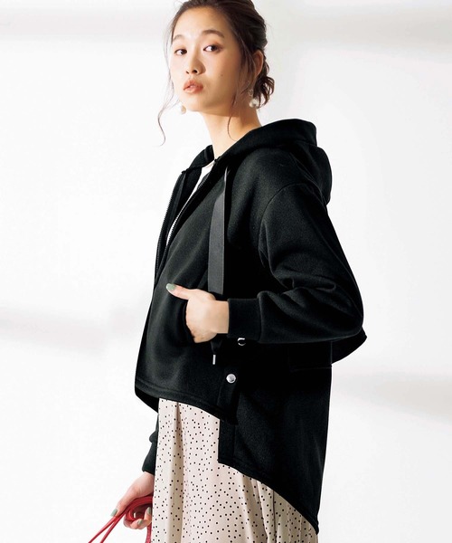 GeeRA(ジーラ)の「バックデザインパーカー(パーカー・レディース・ブラック/アイボリー・MEDIUM/X-LARGE/XX-LARGE/LARGE)」の1枚目の写真