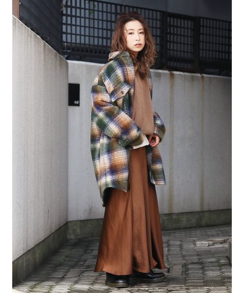 Ungrid(アングリッド)の「サテンフィットマキシスカート(スカート・レディース・ダークブラウン/ベージュ/グリーン・FREE)」の7枚目の写真