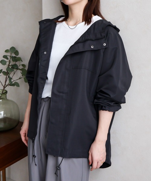 Social GIRL（ソーシャルガール）の「ラグランスリーブバックテールミリタリーオーバーサイズブルゾン（マウンテンパーカー・レディース・ブラック/ベージュ/カーキ/アイボリー/ホワイト×ブラウン/ブラック×ベージュ/モカ/ライトカーキ/ホワイト×グリーン・M）」の4枚目の写真