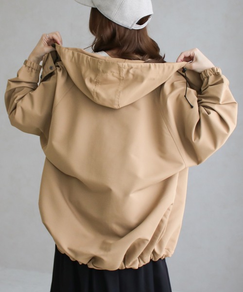 Social GIRL（ソーシャルガール）の「ラグランスリーブバックテールミリタリーオーバーサイズブルゾン（マウンテンパーカー・レディース・ブラック/ベージュ/カーキ/アイボリー/ホワイト×ブラウン/ブラック×ベージュ/モカ/ライトカーキ/ホワイト×グリーン・M）」の12枚目の写真