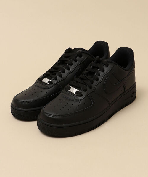 NIKE(ナイキ)の「NIKE: AIR FORCE 1 07(スニーカー・メンズ・ブラック/ホワイト・10/11/8/9)」の1枚目の写真
