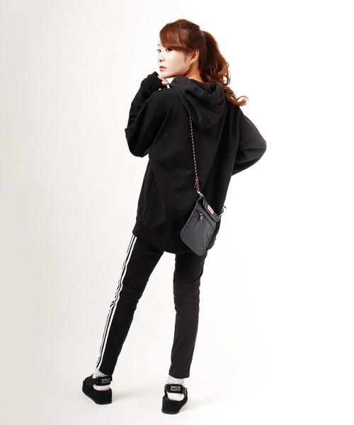 HUNTER（ハンター）の「HUNTER ORIGINAL PACKABLE PHONE POUCH(オリジナルパッカブルフォンポーチ) ハンター ミニショルダーバッグ（ショルダーバッグ・メンズ・ネイビー/ブラック/レッド/オレンジ/オリーブドラブ・FREE）」の16枚目の写真