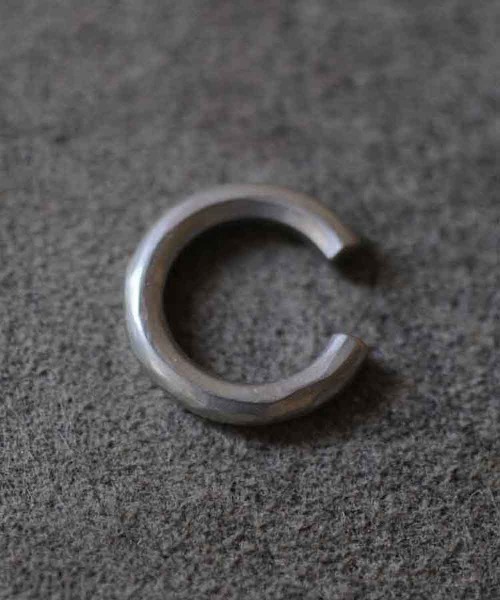 rehacer(レアセル)の「rehacer : × ANIKULAPO / Ear Cuff " round " / アニクラポ イヤーカフ " ラウンド "(イヤーカフ・メンズ・シルバー・FREE)」の1枚目の写真