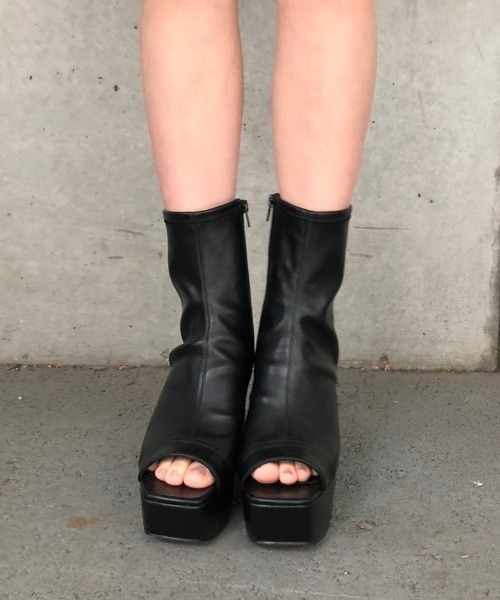 ENVYM（アンビー）の「シリンダーオープントゥーブーティー（ブーツ・レディース・ホワイト/ブラック・22.5cm/23.5cm/24.5cm）」の10枚目の写真