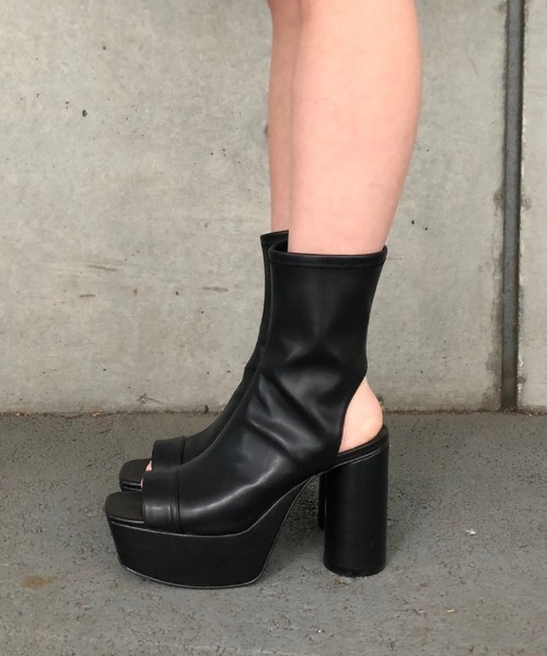 ENVYM（アンビー）の「シリンダーオープントゥーブーティー（ブーツ・レディース・ホワイト/ブラック・22.5cm/23.5cm/24.5cm）」の6枚目の写真