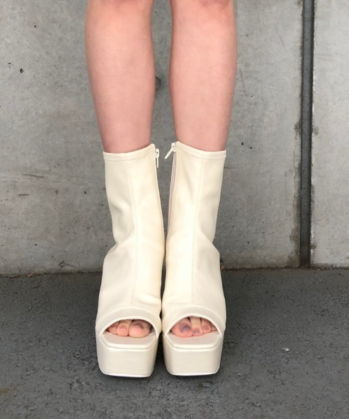 ENVYM（アンビー）の「シリンダーオープントゥーブーティー（ブーツ・レディース・ホワイト/ブラック・22.5cm/23.5cm/24.5cm）」の12枚目の写真