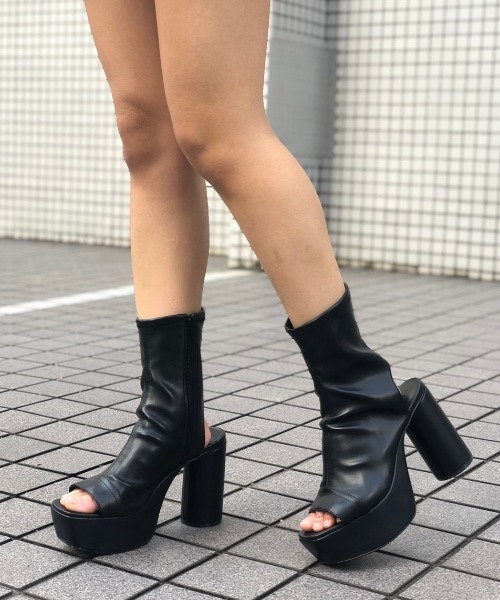 ENVYM（アンビー）の「シリンダーオープントゥーブーティー（ブーツ・レディース・ホワイト/ブラック・22.5cm/23.5cm/24.5cm）」の13枚目の写真