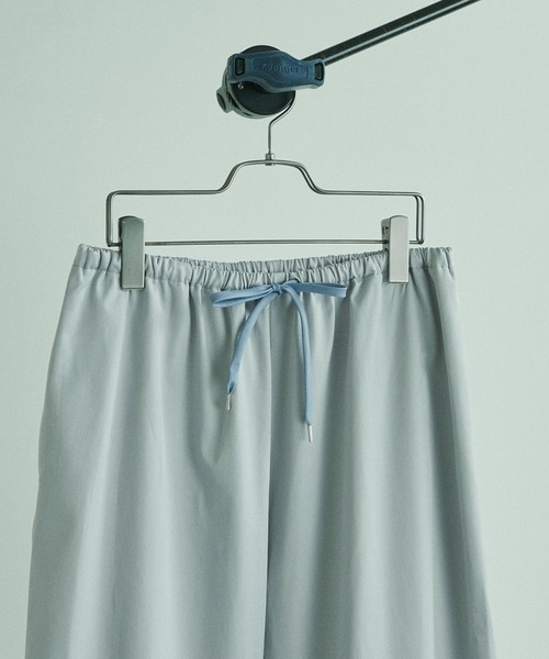 Lui's(ルイス)の「キュプラサテンリラックスパンツ(スラックス・メンズ・ブラック/ライトグレー/オリーブ・SMALL/MEDIUM)」の11枚目の写真