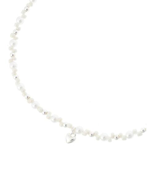 Green　Parks（グリーンパークス）の「ハートトップビーズネックレス＊（ネックレス・レディース・ホワイト・FREE）」の4枚目の写真